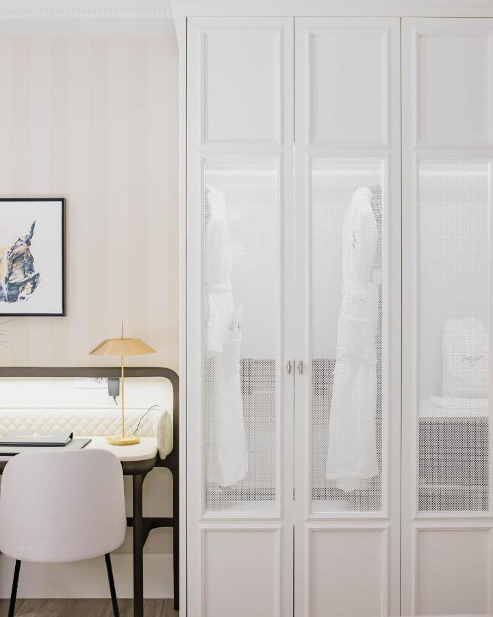 Myr Palacio Vallier บาเลนเซีย ภายนอก รูปภาพ A bedroom with a wardrobe