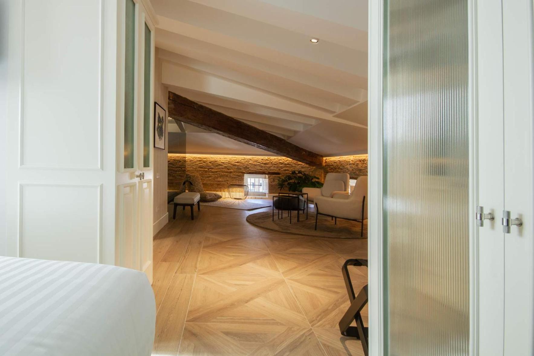 Myr Palacio Vallier บาเลนเซีย ภายนอก รูปภาพ A suite at the Hotel Herzog
