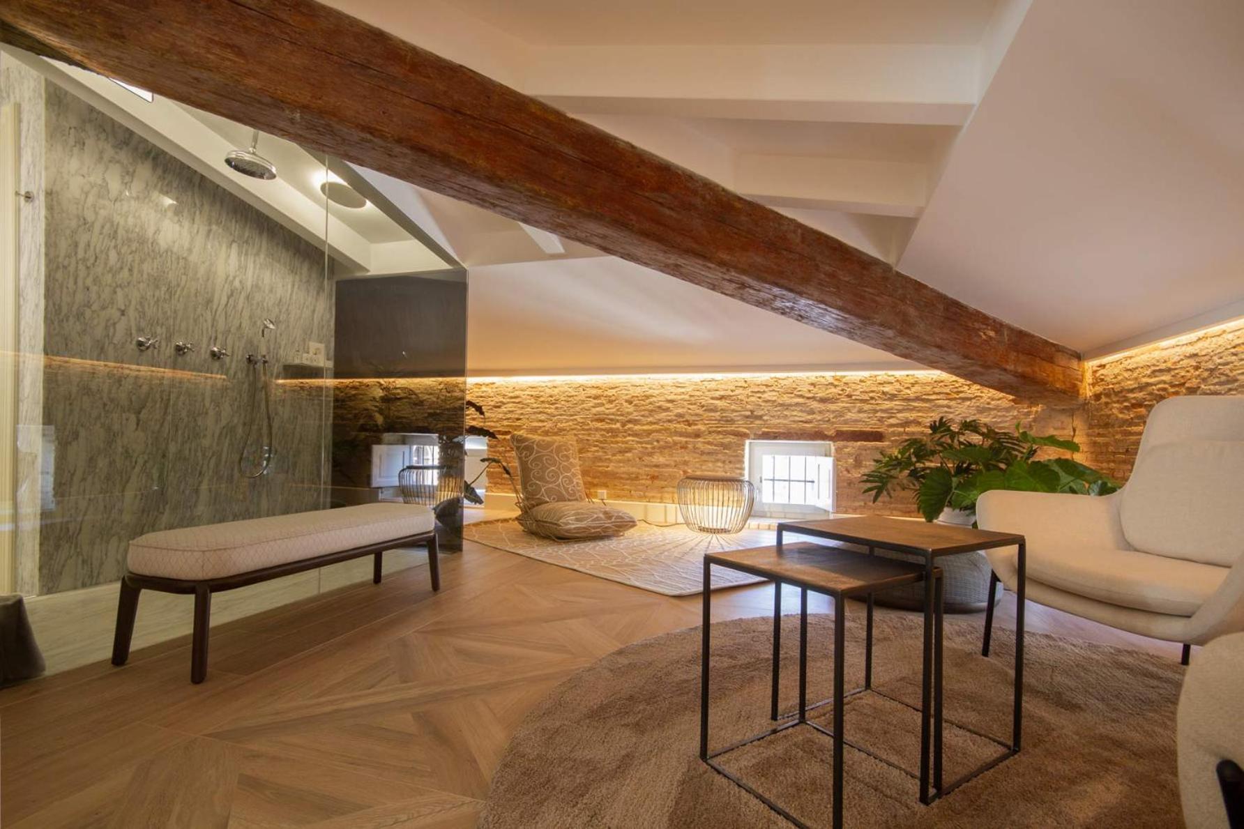 Myr Palacio Vallier บาเลนเซีย ภายนอก รูปภาพ The interior of the hotel