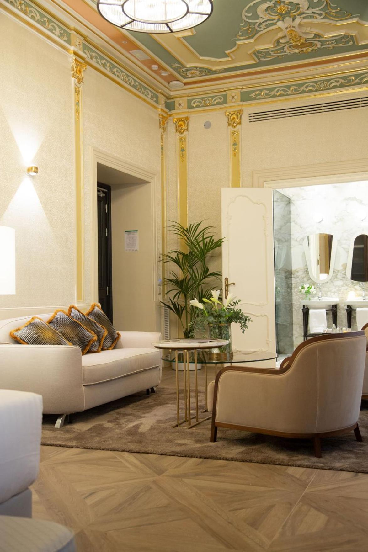 Myr Palacio Vallier บาเลนเซีย ห้อง รูปภาพ The interior of the hotel