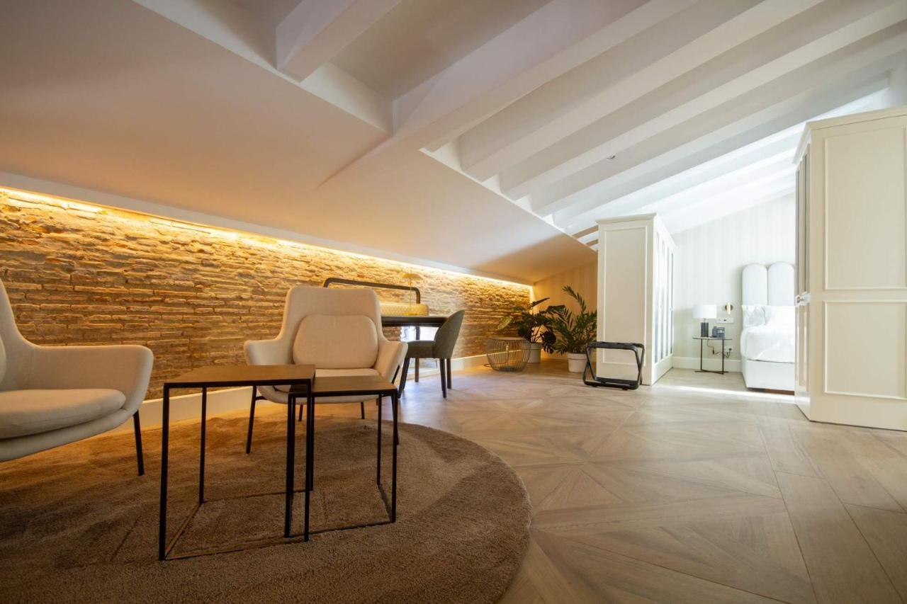 Myr Palacio Vallier บาเลนเซีย ภายนอก รูปภาพ Interior of the hotel